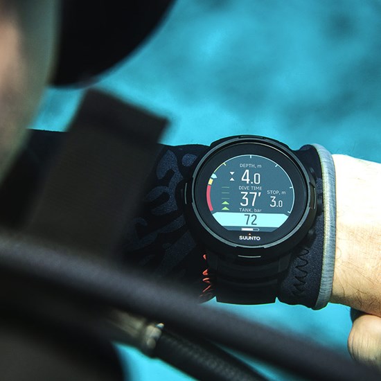 Suunto D5 - Outside The Asylum Diving & Travel